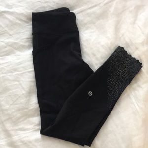 Lululemon black cropped leggings